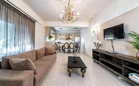 Ioannas Luxury Apartment In Istron